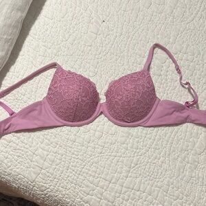 SKIMS Lace Bra in Soft Pink